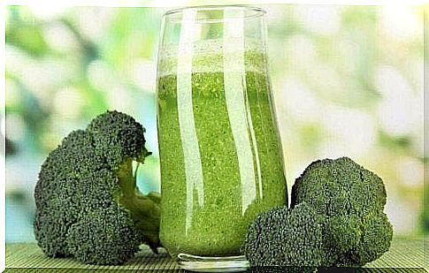 Stress-fighting juices with celery and broccoli and cauliflower