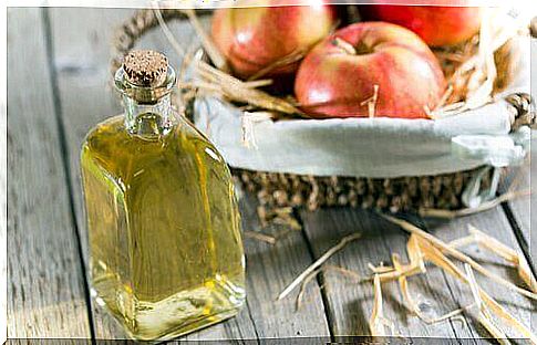 Apple cider vinegar against nail fungus