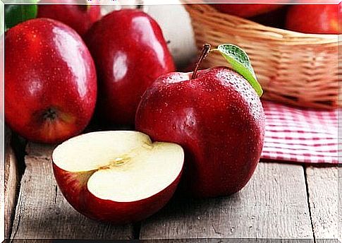 Apples against belly fat