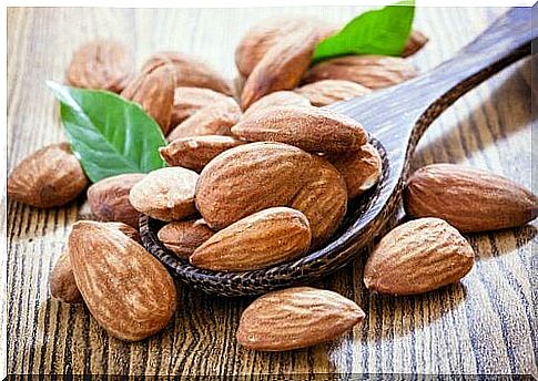 Almonds against belly fat