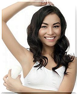 Using antiperspirant against smelly armpits