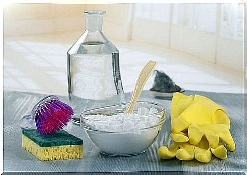 cleaning pans with baking soda