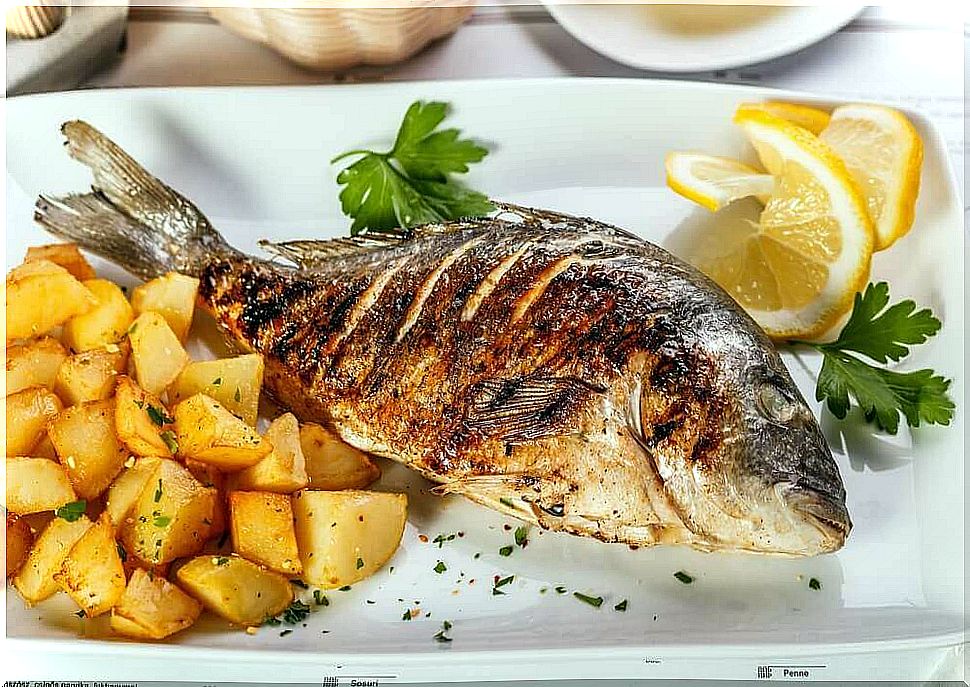 Delicious sea bass with potatoes and onion from the oven