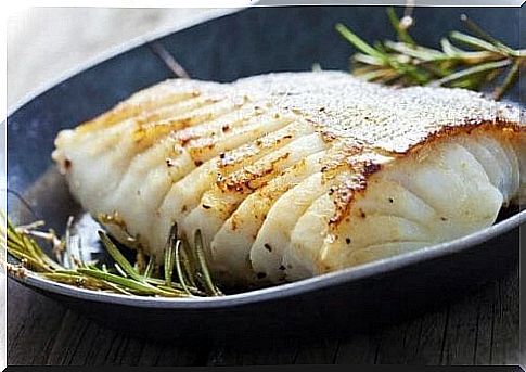 Baked sea bass with potatoes and onion