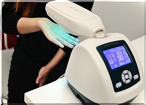 How can you treat psoriasis with phototherapy