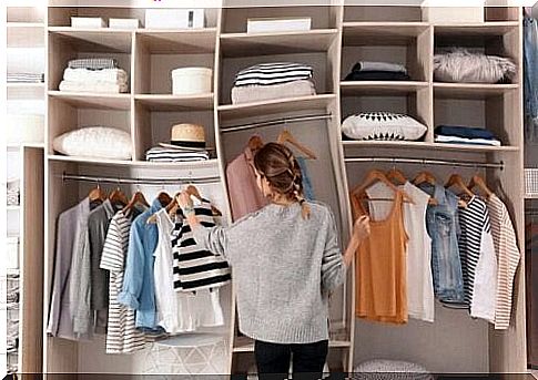 Preventing clothes from accumulating in your closet: tips