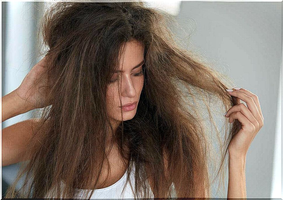 What causes frizzy hair