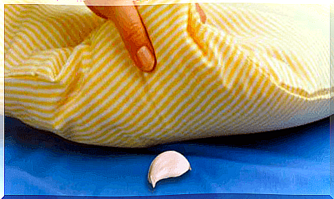 Sleep better with garlic under your pillow