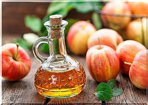 Use apple cider vinegar for a burning sensation in the feet