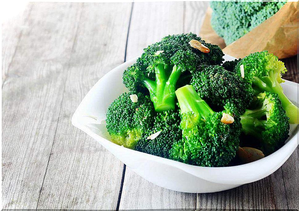 Bowl with broccoli