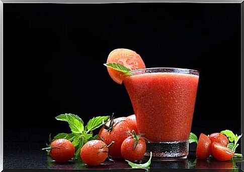 Tomato juice: the pros and cons