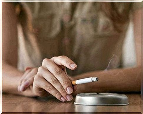 Factors that can cause early menopause such as tobacco use